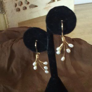 Pearl & Yellow gold earrings